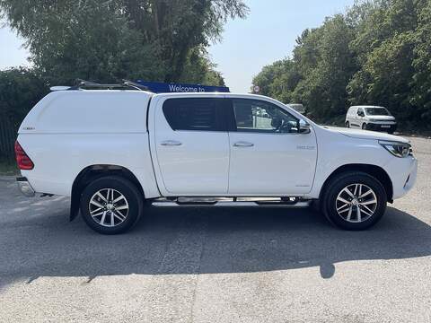 Toyota Hilux 2.4 D-4D Invincible 4WD Euro 6 4dr (TSS, 3.5t) - U987