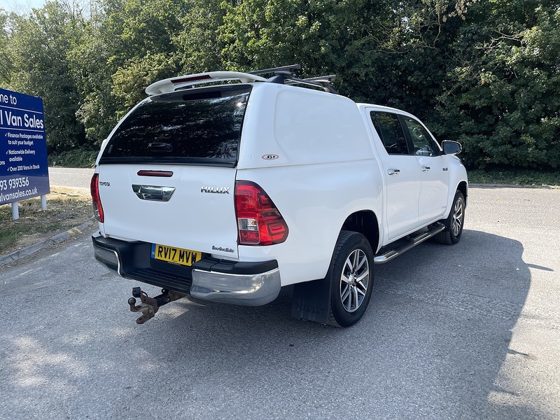 Toyota Hilux 2.4 D-4D Invincible 4WD Euro 6 4dr (TSS, 3.5t) - U987