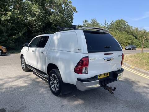 Toyota Hilux 2.4 D-4D Invincible 4WD Euro 6 4dr (TSS, 3.5t) - U987