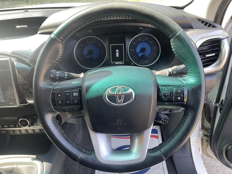 Toyota Hilux 2.4 D-4D Invincible 4WD Euro 6 4dr (TSS, 3.5t) - U987