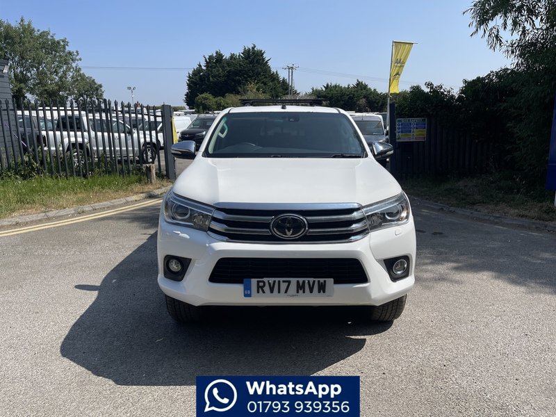 Toyota Hilux 2.4 D-4D Invincible 4WD Euro 6 4dr (TSS, 3.5t) - U987