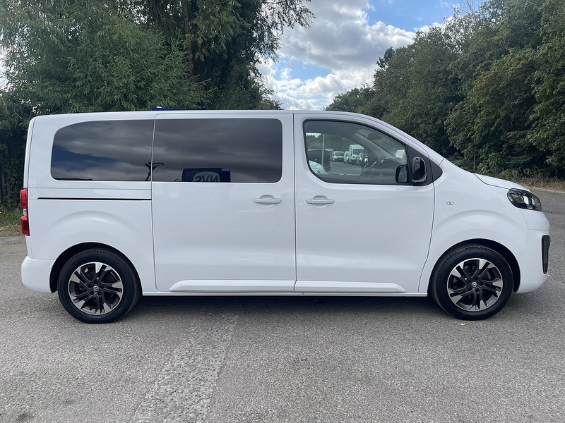 Vauxhall Vivaro Life Electric 50kWh Ultimate Auto MWB 5dr (8 Seat, 11kW Charger) - U989