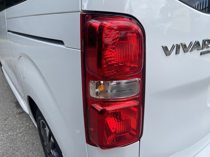Vauxhall Vivaro Life Electric 50kWh Ultimate Auto MWB 5dr (8 Seat, 11kW Charger) - U989