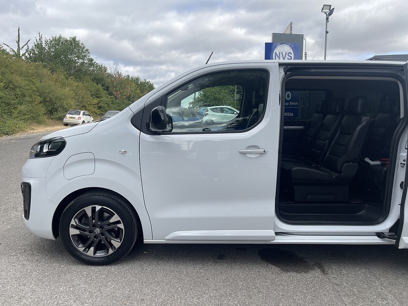 Vauxhall Vivaro Life Electric 50kWh Ultimate Auto MWB 5dr (8 Seat, 11kW Charger) - U989