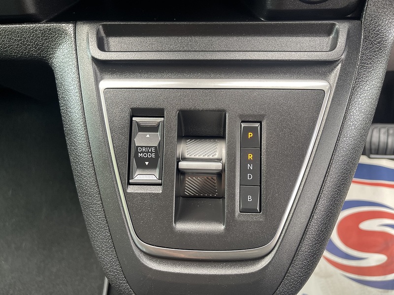 Vauxhall Vivaro Life Electric 50kWh Ultimate Auto MWB 5dr (8 Seat, 11kW Charger) - U989