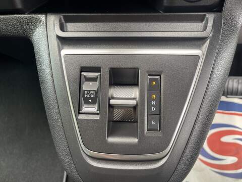 Vauxhall Vivaro Life Electric 50kWh Ultimate Auto MWB 5dr (8 Seat, 11kW Charger) - U989