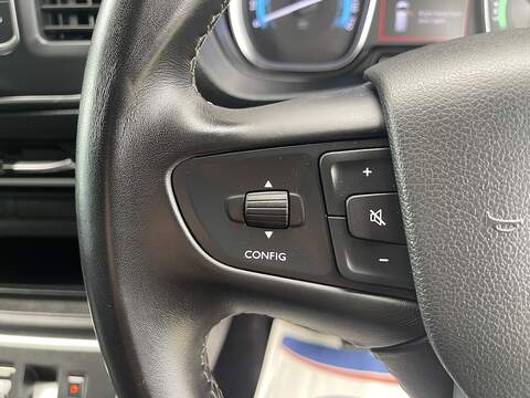 Vauxhall Vivaro Life Electric 50kWh Ultimate Auto MWB 5dr (8 Seat, 11kW Charger) - U989