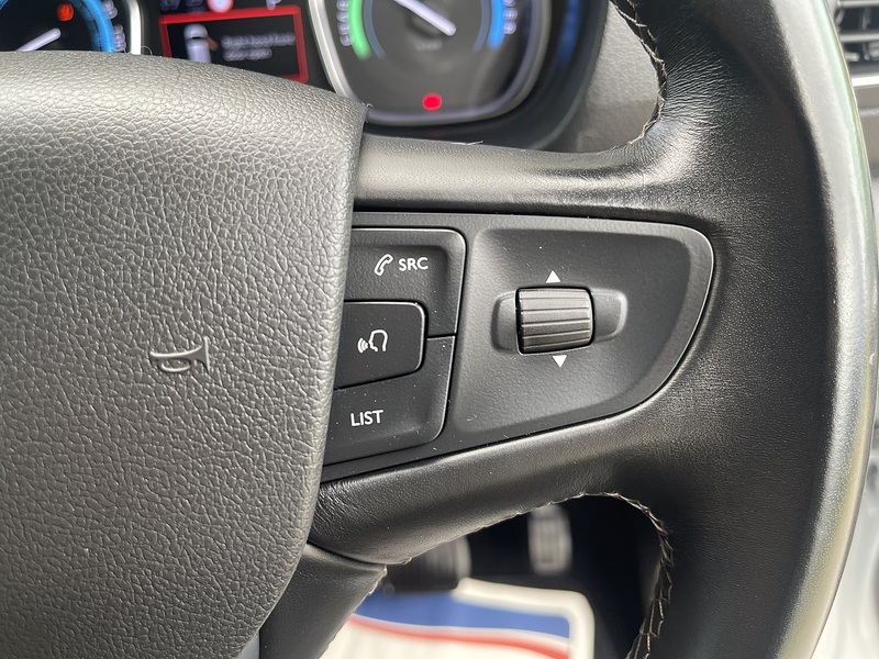 Vauxhall Vivaro Life Electric 50kWh Ultimate Auto MWB 5dr (8 Seat, 11kW Charger) - U989