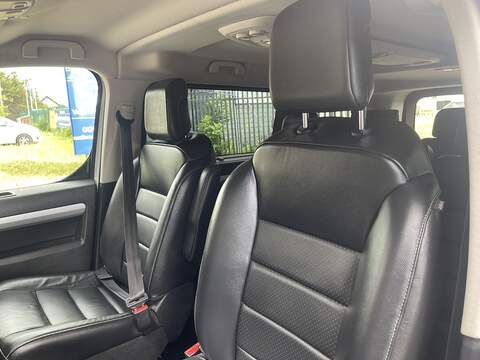 Vauxhall Vivaro Life Electric 50kWh Ultimate Auto MWB 5dr (8 Seat, 11kW Charger) - U989