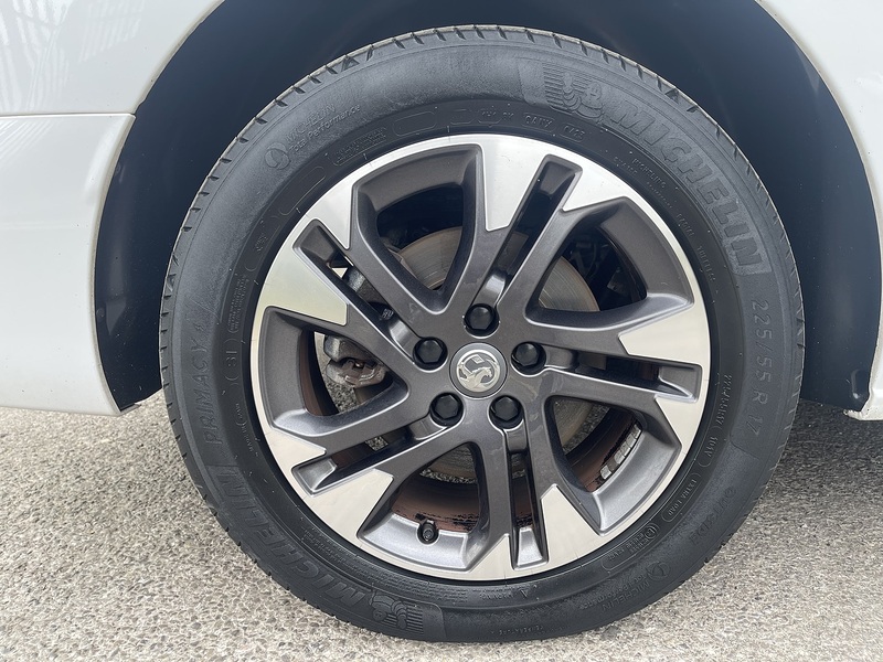 Vauxhall Vivaro Life Electric 50kWh Ultimate Auto MWB 5dr (8 Seat, 11kW Charger) - U989