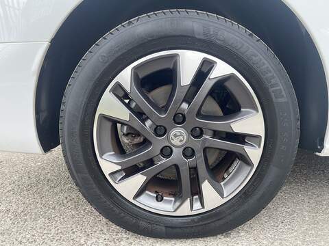 Vauxhall Vivaro Life Electric 50kWh Ultimate Auto MWB 5dr (8 Seat, 11kW Charger) - U989