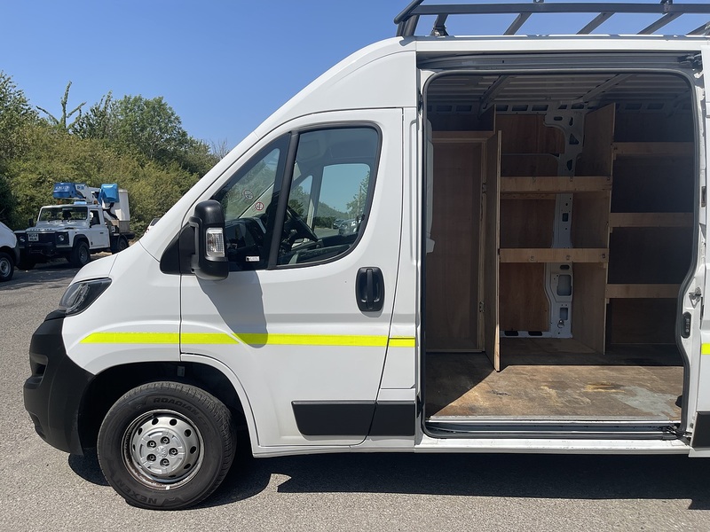 Peugeot Boxer 2.2 BlueHDi 335 Professional Premium + L2 H2 Euro 6 (s/s) 5dr - U996