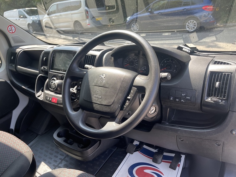 Peugeot Boxer 2.2 BlueHDi 335 Professional Premium + L2 H2 Euro 6 (s/s) 5dr - U996