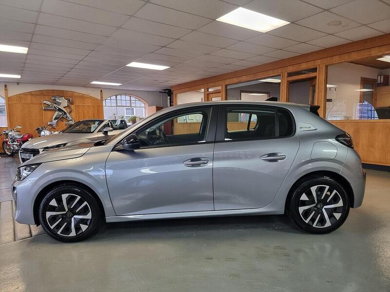 Peugeot 208 1.2 PureTech Style Hatchback 5dr Petrol Manual Euro 6 (s/s) (100 ps) - U112