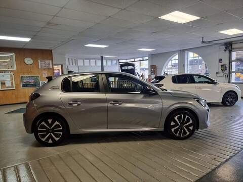 Peugeot 208 1.2 PureTech Style Hatchback 5dr Petrol Manual Euro 6 (s/s) (100 ps) - U112