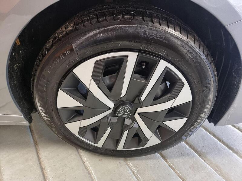 Peugeot 208 1.2 PureTech Style Hatchback 5dr Petrol Manual Euro 6 (s/s) (100 ps) - U112