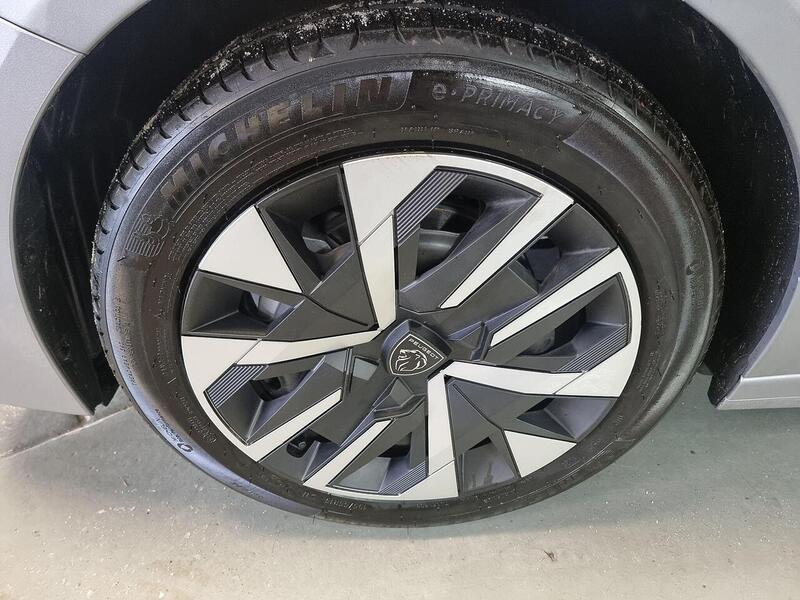 Peugeot 208 1.2 PureTech Style Hatchback 5dr Petrol Manual Euro 6 (s/s) (100 ps) - U112