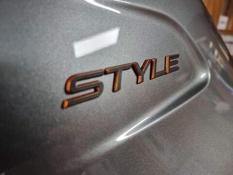 Peugeot 208 1.2 PureTech Style Hatchback 5dr Petrol Manual Euro 6 (s/s) (100 ps) - U112