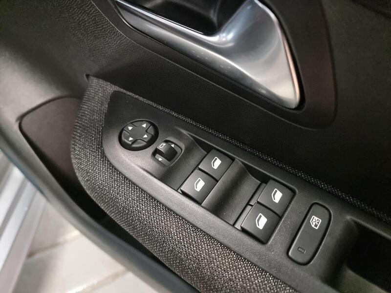 Peugeot 208 1.2 PureTech Style Hatchback 5dr Petrol Manual Euro 6 (s/s) (100 ps) - U112