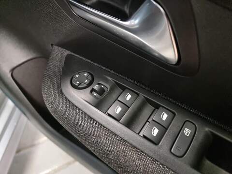 Peugeot 208 1.2 PureTech Style Hatchback 5dr Petrol Manual Euro 6 (s/s) (100 ps) - U112