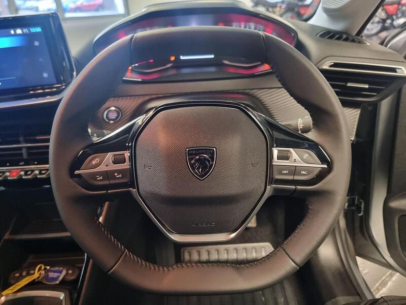 Peugeot 208 1.2 PureTech Style Hatchback 5dr Petrol Manual Euro 6 (s/s) (100 ps) - U112