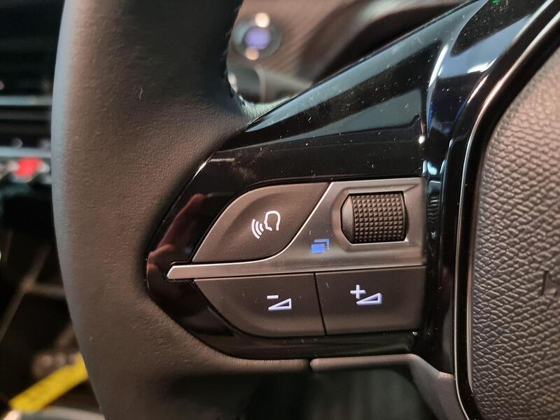 Peugeot 208 1.2 PureTech Style Hatchback 5dr Petrol Manual Euro 6 (s/s) (100 ps) - U112