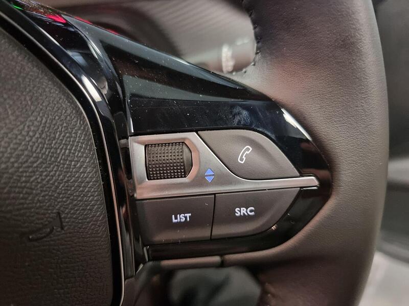 Peugeot 208 1.2 PureTech Style Hatchback 5dr Petrol Manual Euro 6 (s/s) (100 ps) - U112