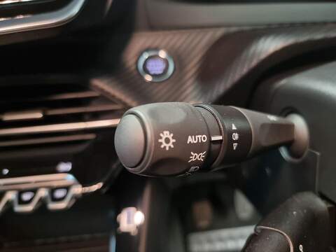 Peugeot 208 1.2 PureTech Style Hatchback 5dr Petrol Manual Euro 6 (s/s) (100 ps) - U112