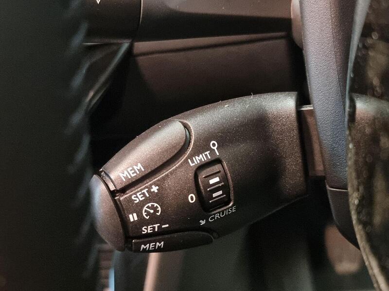 Peugeot 208 1.2 PureTech Style Hatchback 5dr Petrol Manual Euro 6 (s/s) (100 ps) - U112