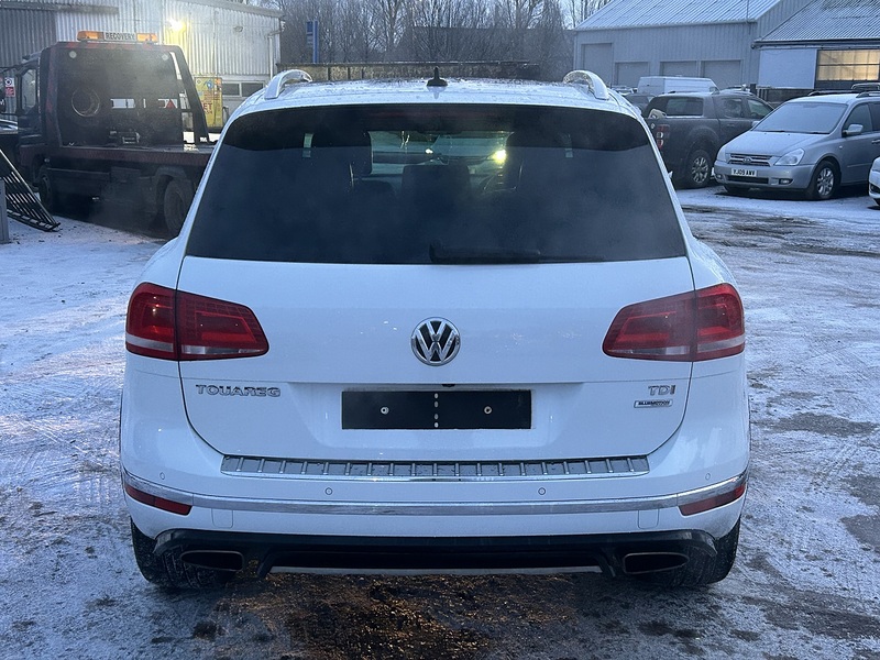 Volkswagen Touareg 3.0 TDI V6 BlueMotion Tech R-Line Plus SUV 5dr Diesel Tiptronic 4WD Euro 6 (s/s) (262 ps) - U138