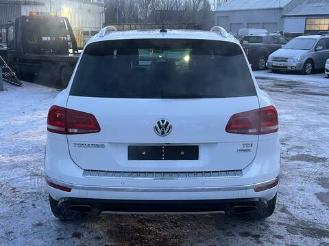 Volkswagen Touareg 3.0 TDI V6 BlueMotion Tech R-Line Plus SUV 5dr Diesel Tiptronic 4WD Euro 6 (s/s) (262 ps) - U138