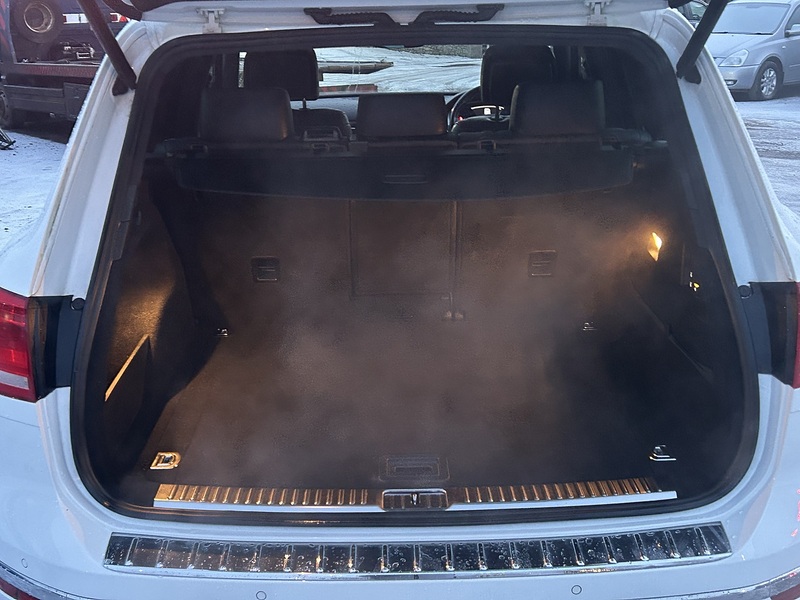 Volkswagen Touareg 3.0 TDI V6 BlueMotion Tech R-Line Plus SUV 5dr Diesel Tiptronic 4WD Euro 6 (s/s) (262 ps) - U138