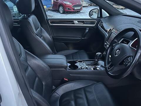 Volkswagen Touareg 3.0 TDI V6 BlueMotion Tech R-Line Plus SUV 5dr Diesel Tiptronic 4WD Euro 6 (s/s) (262 ps) - U138