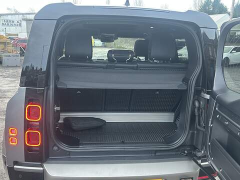 Land Rover Defender 90 3.0 D250 MHEV X-Dynamic SE SUV 3dr Diesel Auto 4WD Euro 6 (s/s) (250 ps) - U154