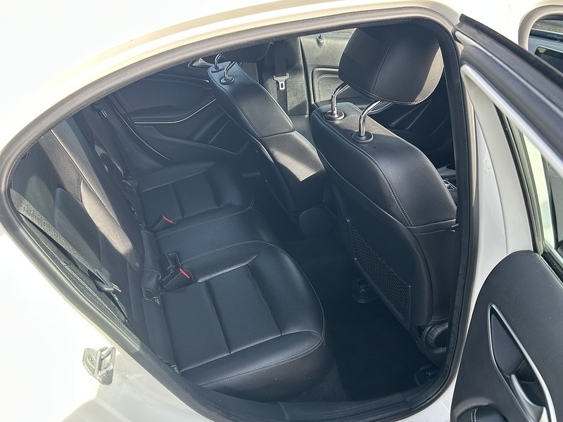 Mercedes-Benz A Class 1.5 A180d SE Hatchback 5dr Diesel Manual Euro 6 (s/s) (109 ps) - U155