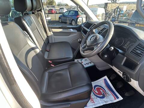 Volkswagen Transporter Shuttle 2.0 TDI BlueMotion Tech SE Minibus Double Cab 5dr Diesel Manual FWD LWB Euro 6 (s/s) (102 ps) - U156
