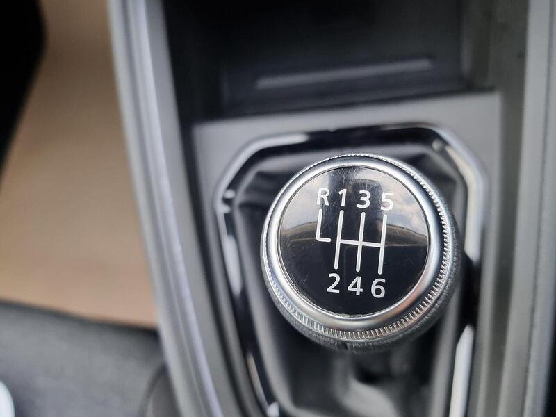 Renault Clio 1.0 TCe Iconic Edition Euro 6 (s/s) 5dr - U177