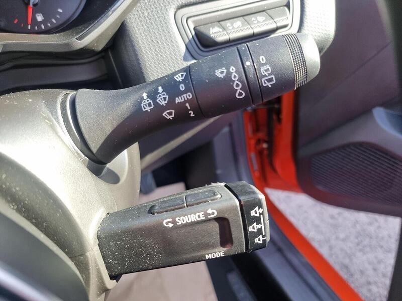 Renault Clio 1.0 TCe Iconic Edition Euro 6 (s/s) 5dr - U177