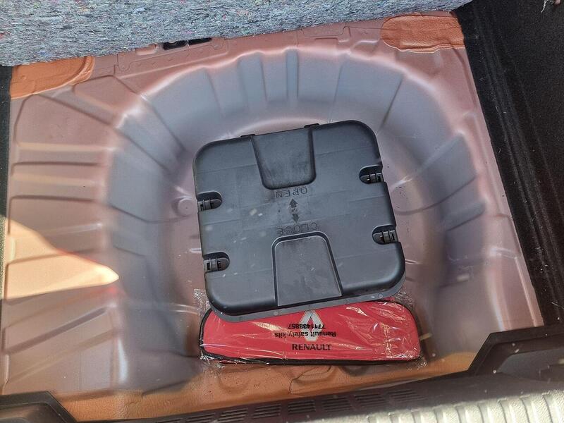 Renault Clio 1.0 TCe Iconic Edition Euro 6 (s/s) 5dr - U177