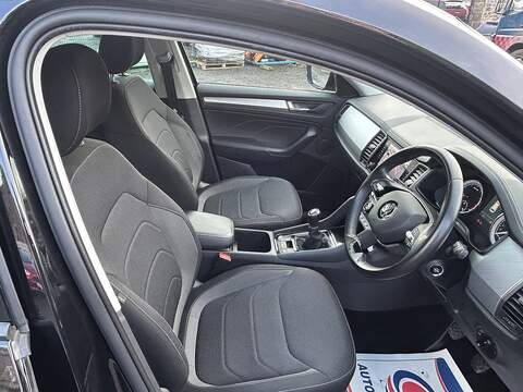 Skoda Kodiaq 1.5 TSI ACT SE Drive SUV 5dr Petrol Manual Euro 6 (s/s) (7 Seat) (150 ps) - U193