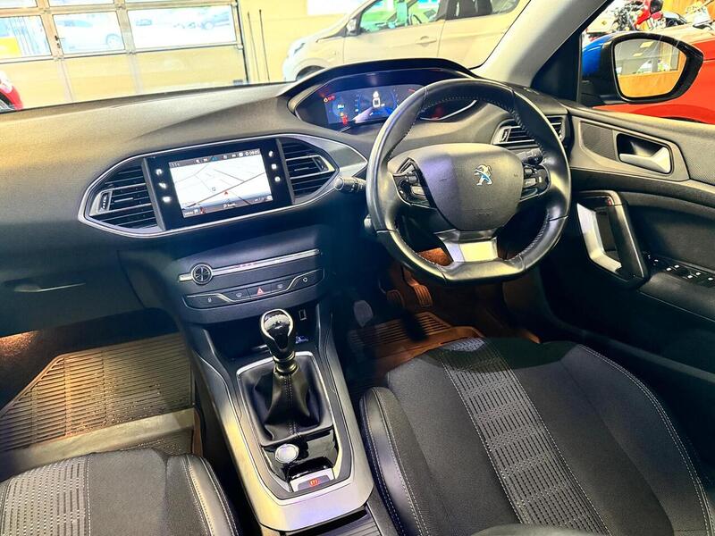 Peugeot 308 1.2 PureTech Allure Premium Euro 6 (s/s) 5dr - U213