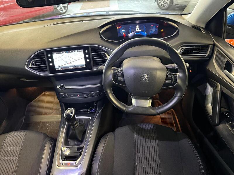 Peugeot 308 1.2 PureTech Allure Premium Euro 6 (s/s) 5dr - U213