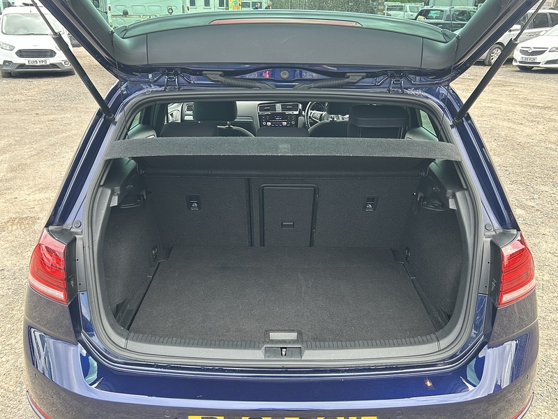Volkswagen Golf 2.0 TDI R-Line Edition Hatchback 5dr Diesel DSG Euro 6 (s/s) (150 ps) - U217