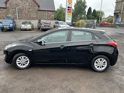 Hyundai i30 1.6 CRDi Blue Drive SE Hatchback 5dr Diesel Manual Euro 6 (s/s) (110 ps) - U227
