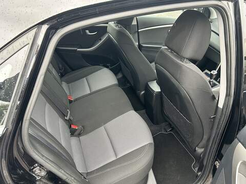 Hyundai i30 1.6 CRDi Blue Drive SE Hatchback 5dr Diesel Manual Euro 6 (s/s) (110 ps) - U227