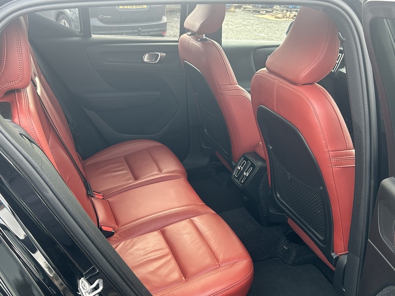Volvo XC40 2.0 D4 Inscription SUV 5dr Diesel Auto AWD Euro 6 (s/s) (190 ps) - U235