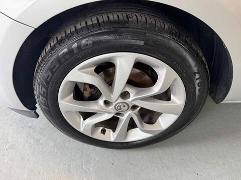 Vauxhall Corsa 1.4i ecoTEC SRi Euro 6 5dr - U236