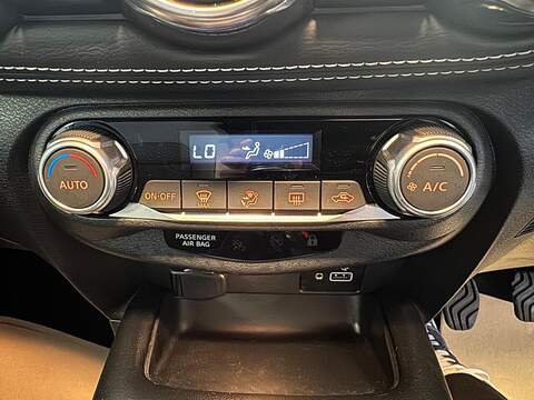Nissan Juke 1.0 DIG-T N-Connecta Euro 6 (s/s) 5dr - U242