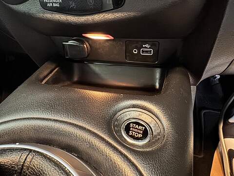 Nissan Juke 1.0 DIG-T N-Connecta Euro 6 (s/s) 5dr - U242