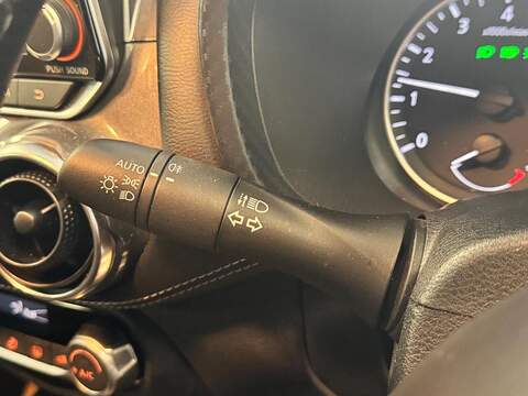 Nissan Juke 1.0 DIG-T N-Connecta Euro 6 (s/s) 5dr - U242